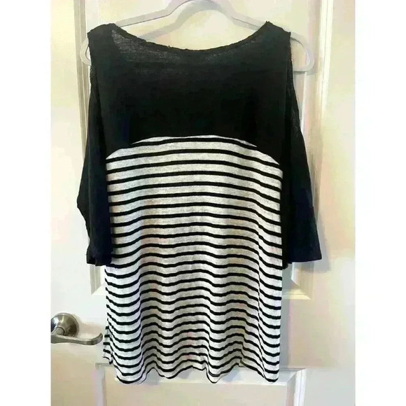 NWT Hayden Los Angeles Cold Shoulder Top White/Black striped Size L Color block - Picture 2 of 6